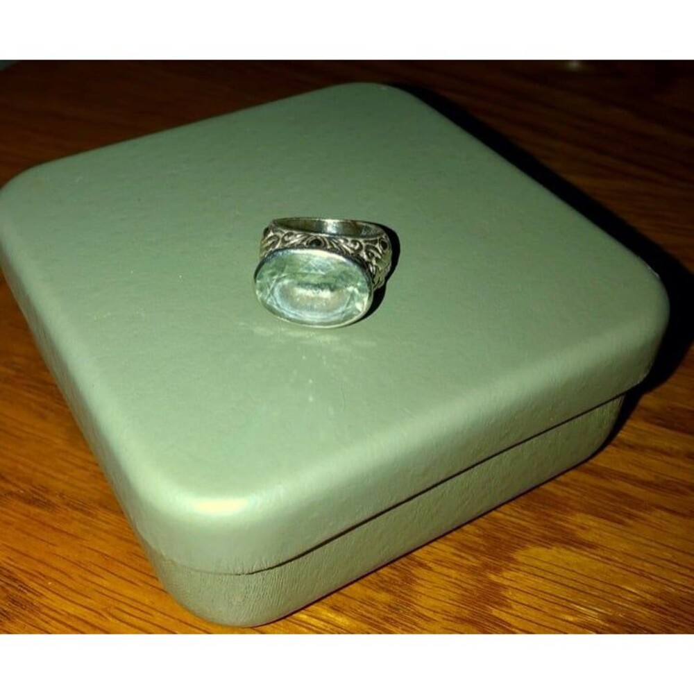 Beautiful Sterling Silver & Peridot Ring